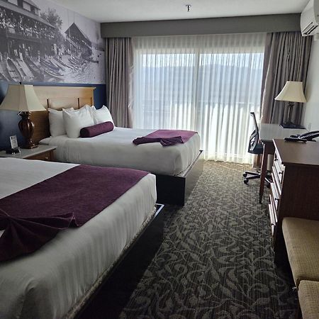 The Royal Anne Hotel Келоуна Екстер'єр фото